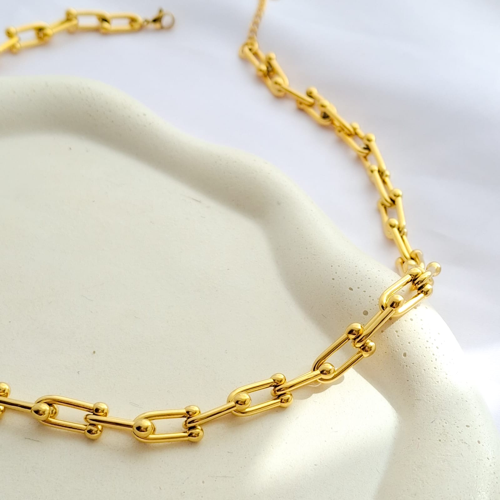 Colar em aço inoxidável