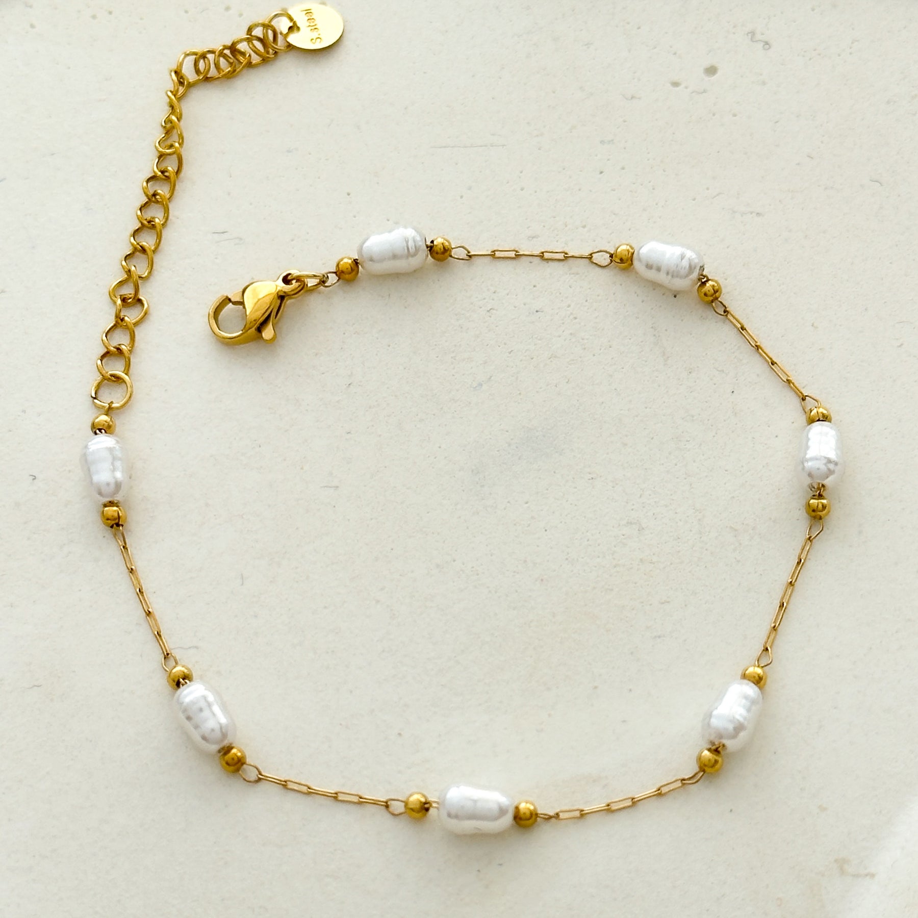 Pulseira em aço com mini pérolas orgânicas