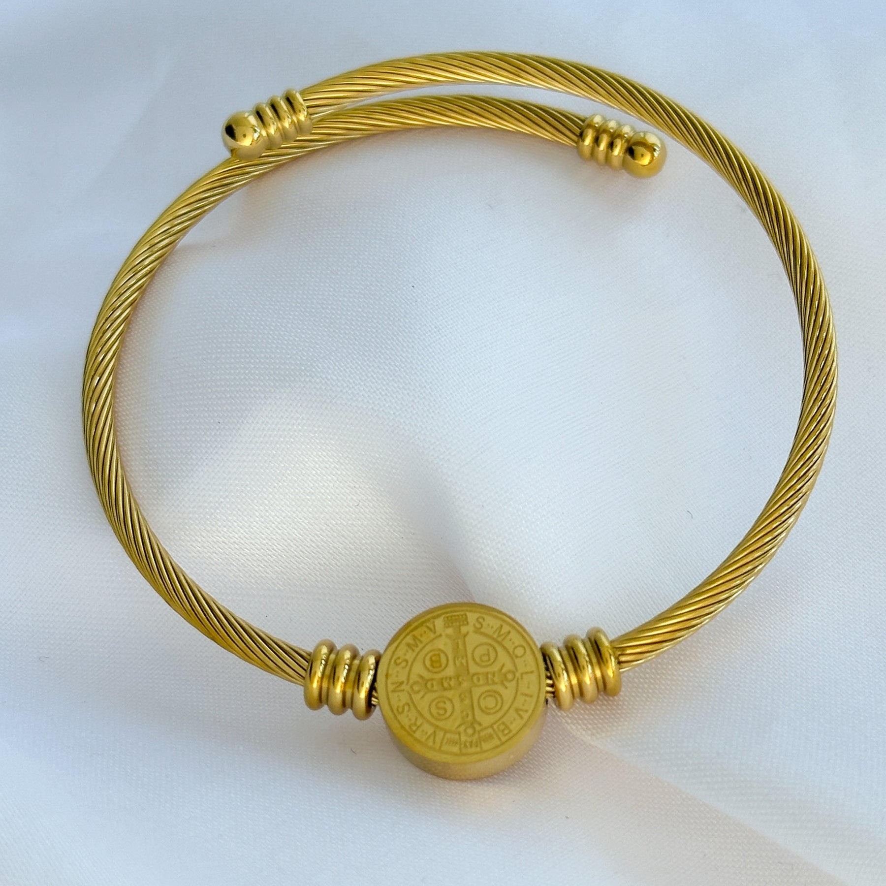 Bracelete em aço Cruz Sagrada