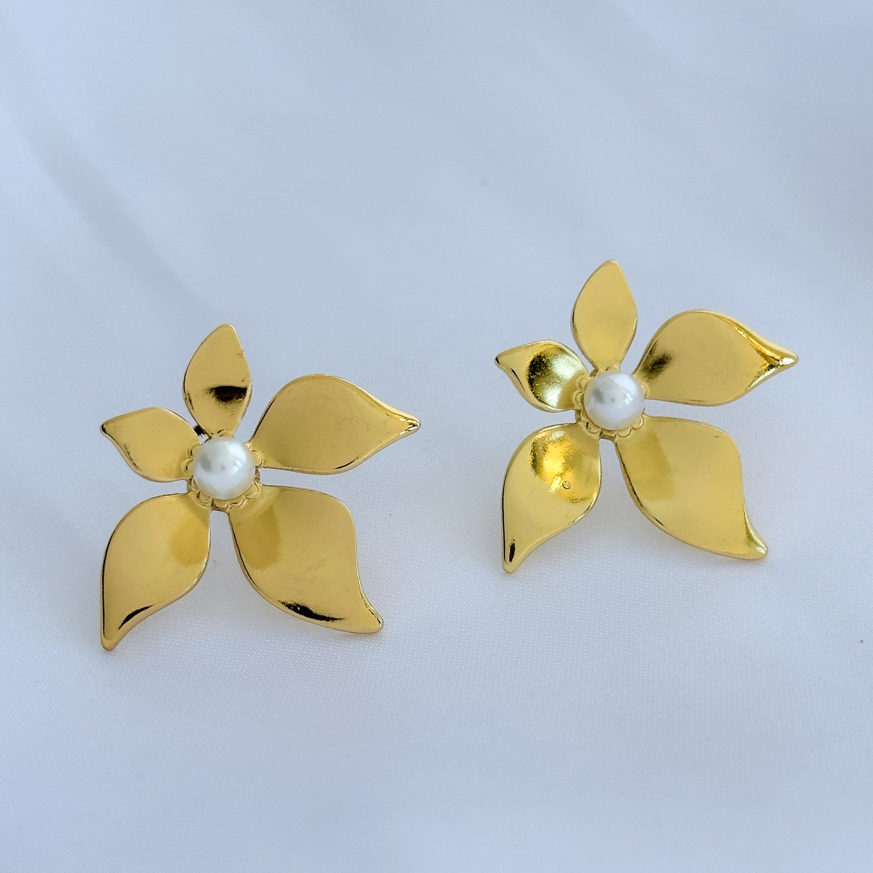 Brinco flor em aço