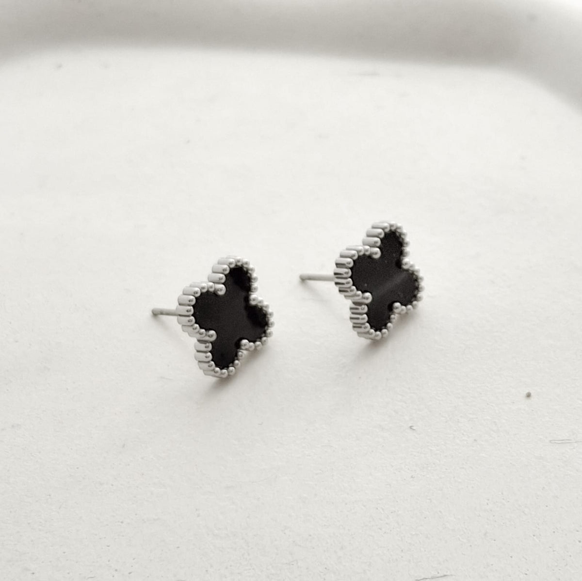 Brinco trevo em AÇO