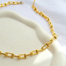 Colar em aço inoxidável