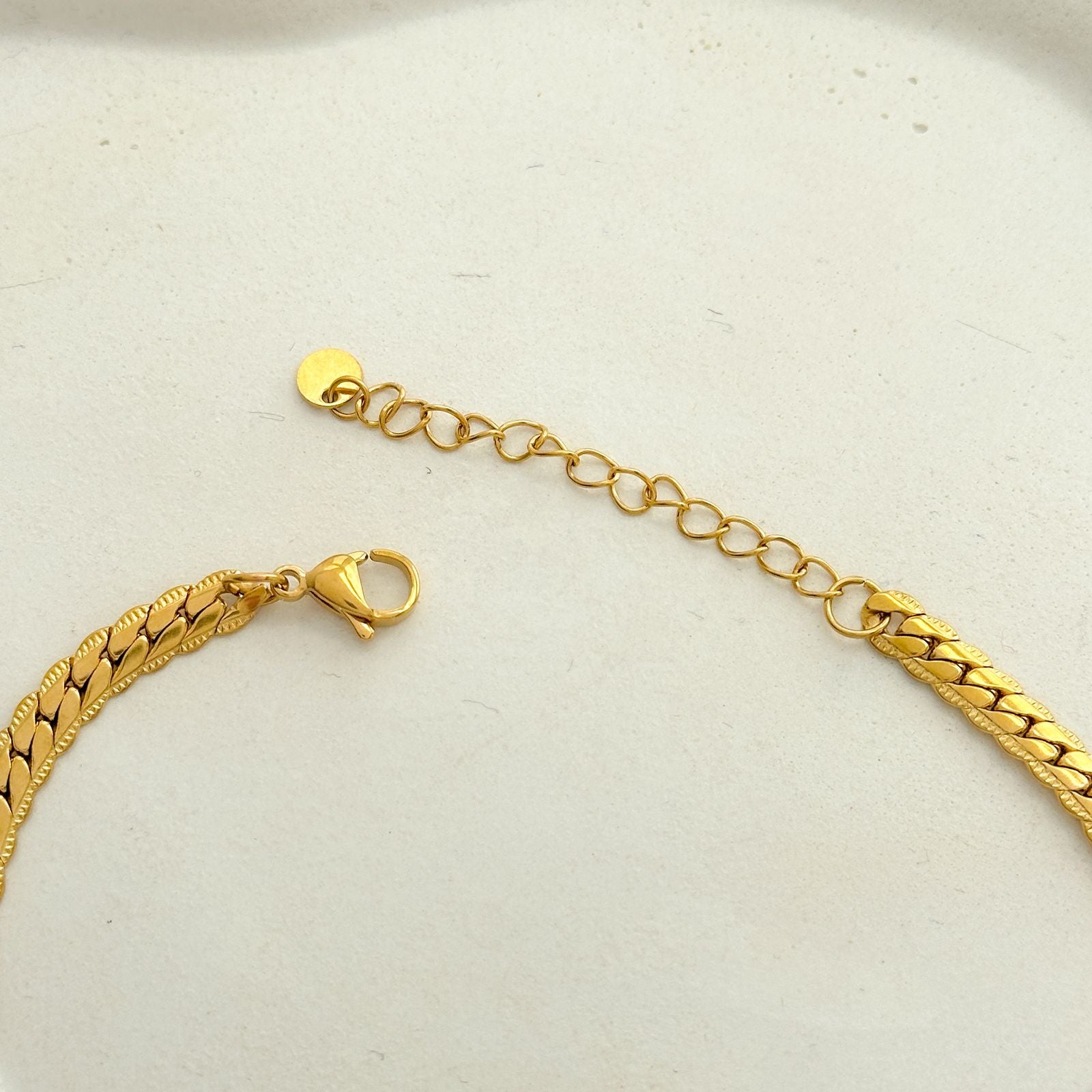 Colar em aço inoxidável com coração vazado