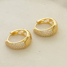 Brinco argola cravejada