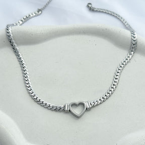 Colar em aço inoxidável com coração vazado
