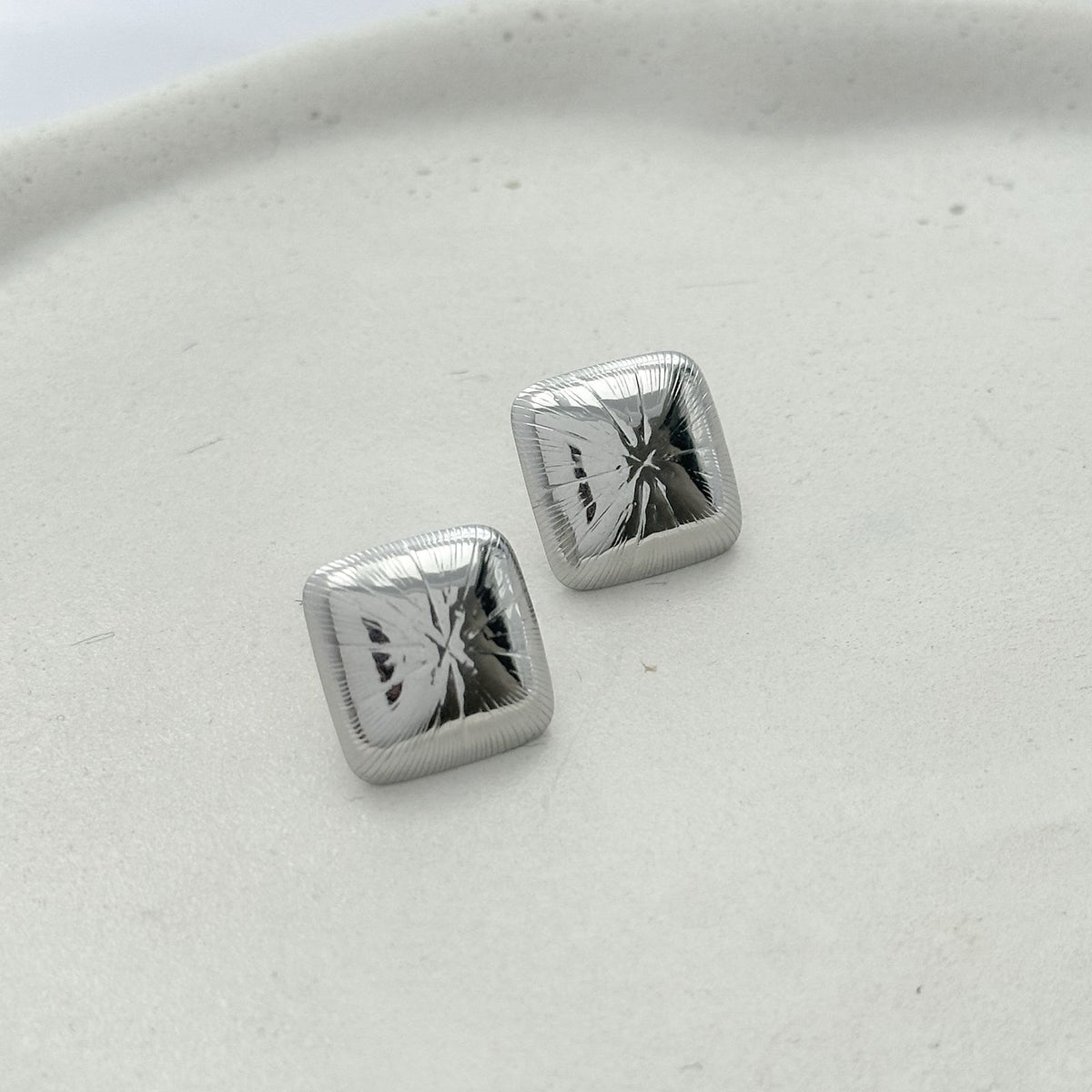 Brinco quadrado - aço