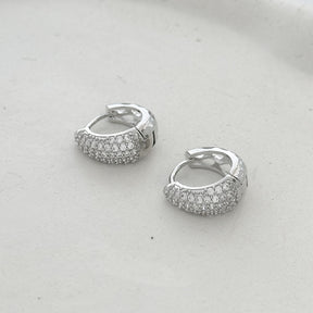 Brinco argola cravejada