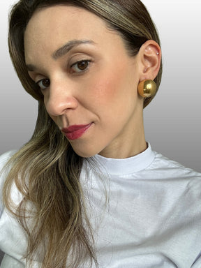 Brinco AÇO dourado - meia esfera