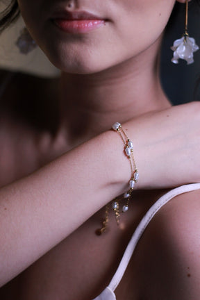 Pulseira em aço com mini pérolas orgânicas