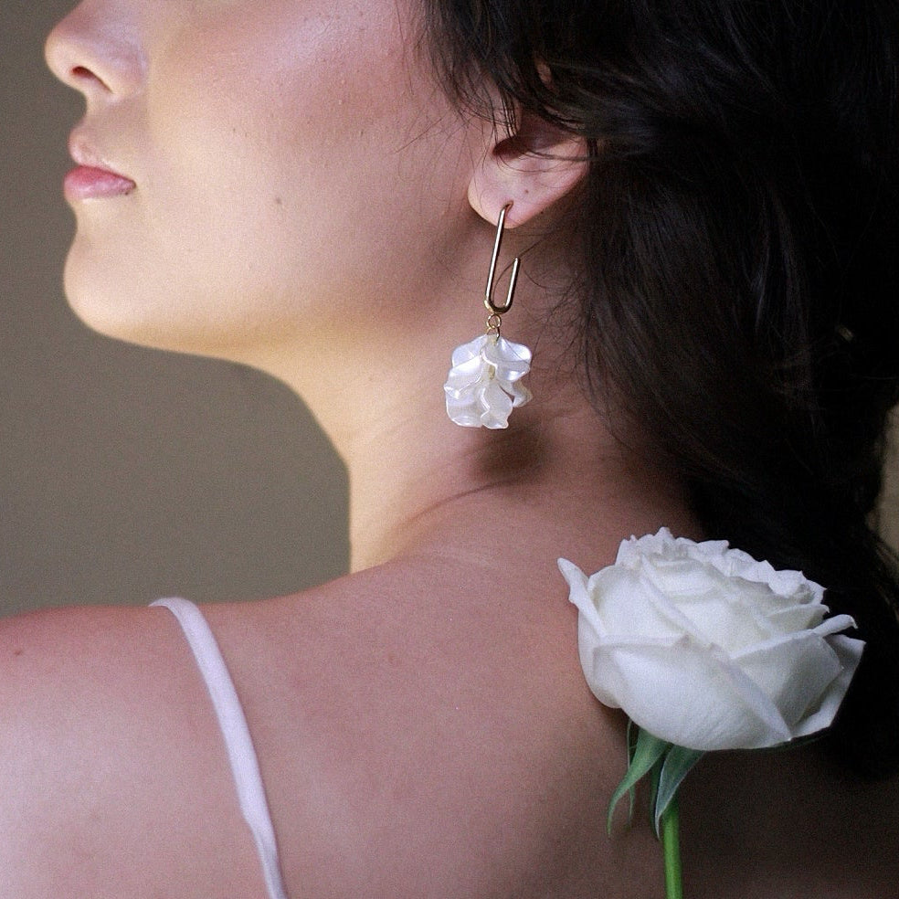 Brinco pétalas em aço