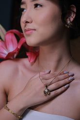 Colar em aço com pingente orgânico