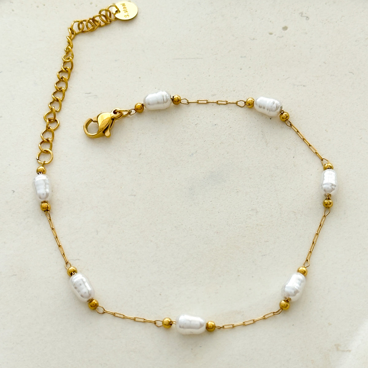 Pulseira em aço com mini pérolas orgânicas