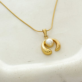 Colar em aço com pingente orgânico