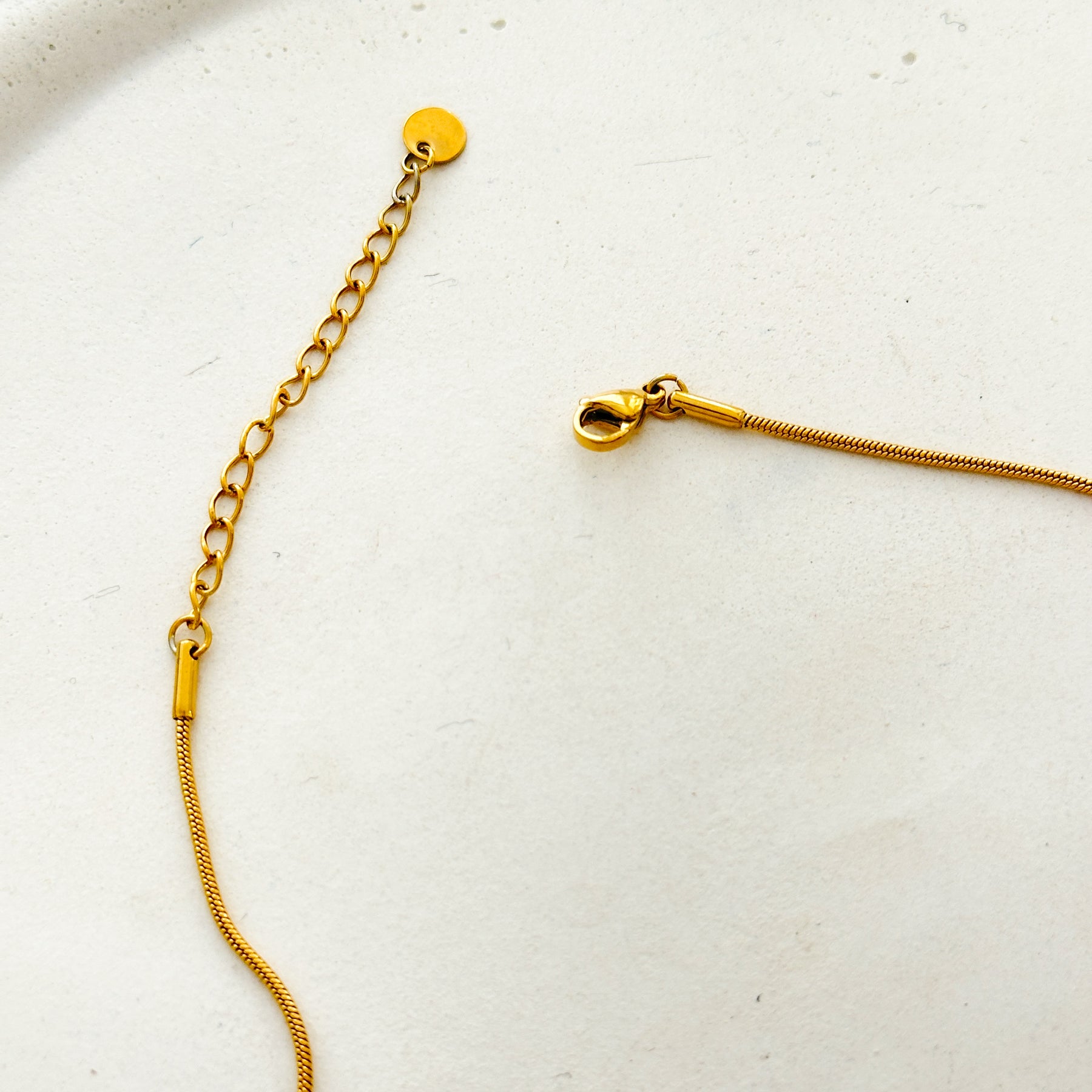 Colar gravatinha em aço