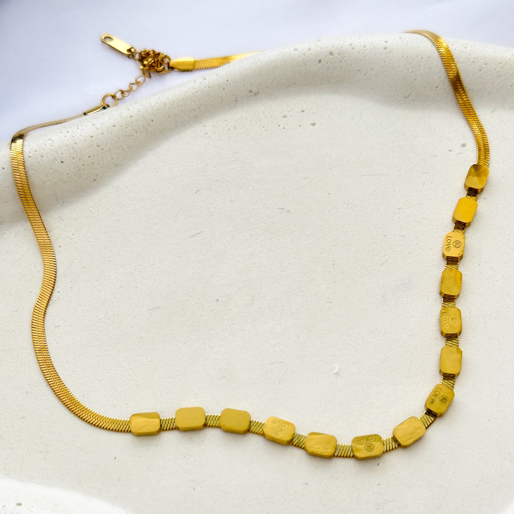 Colar em aço mini blocos