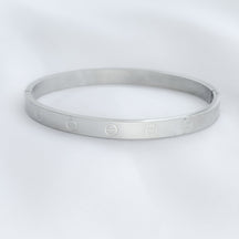 Bracelete em aço inspiração