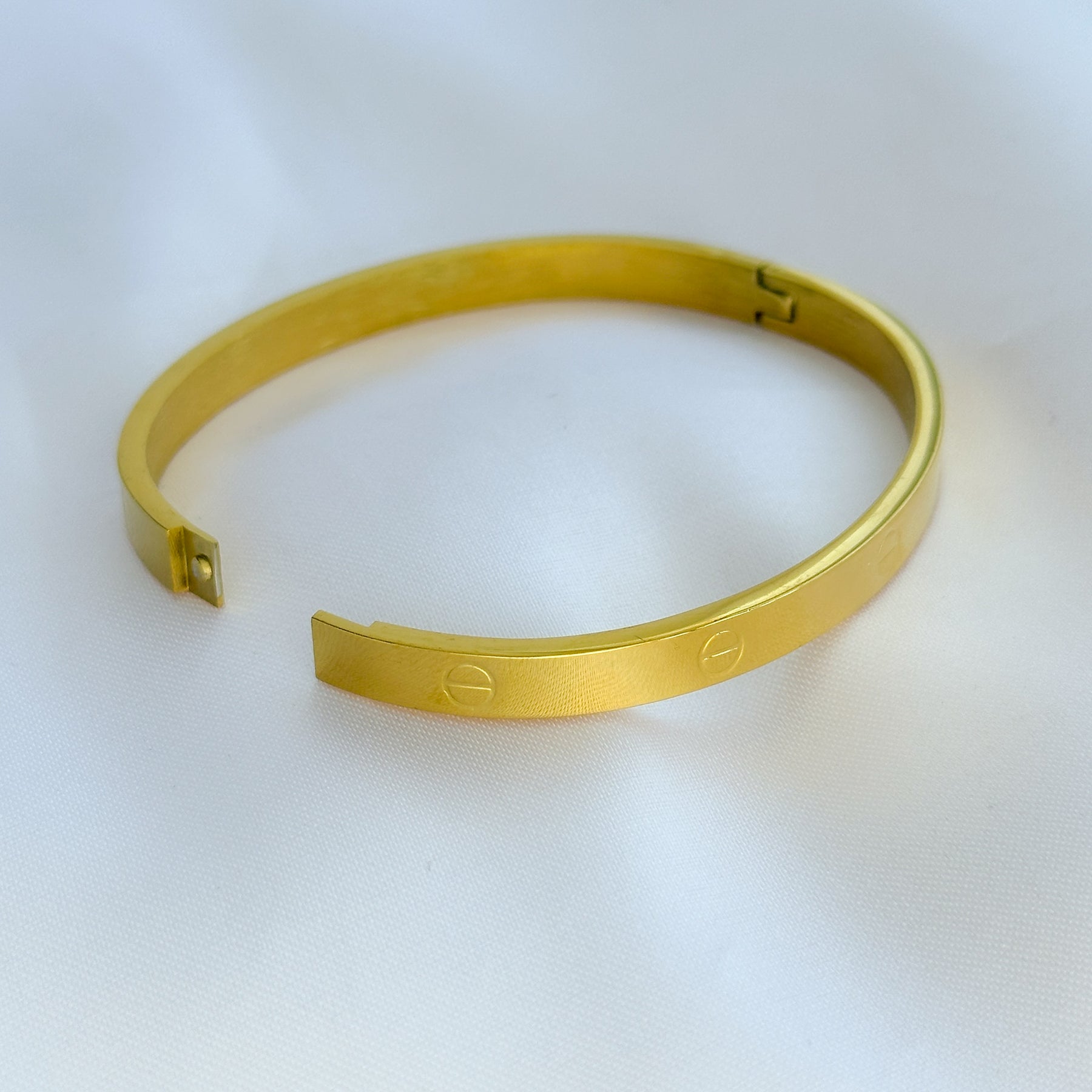 Bracelete em aço inspiração