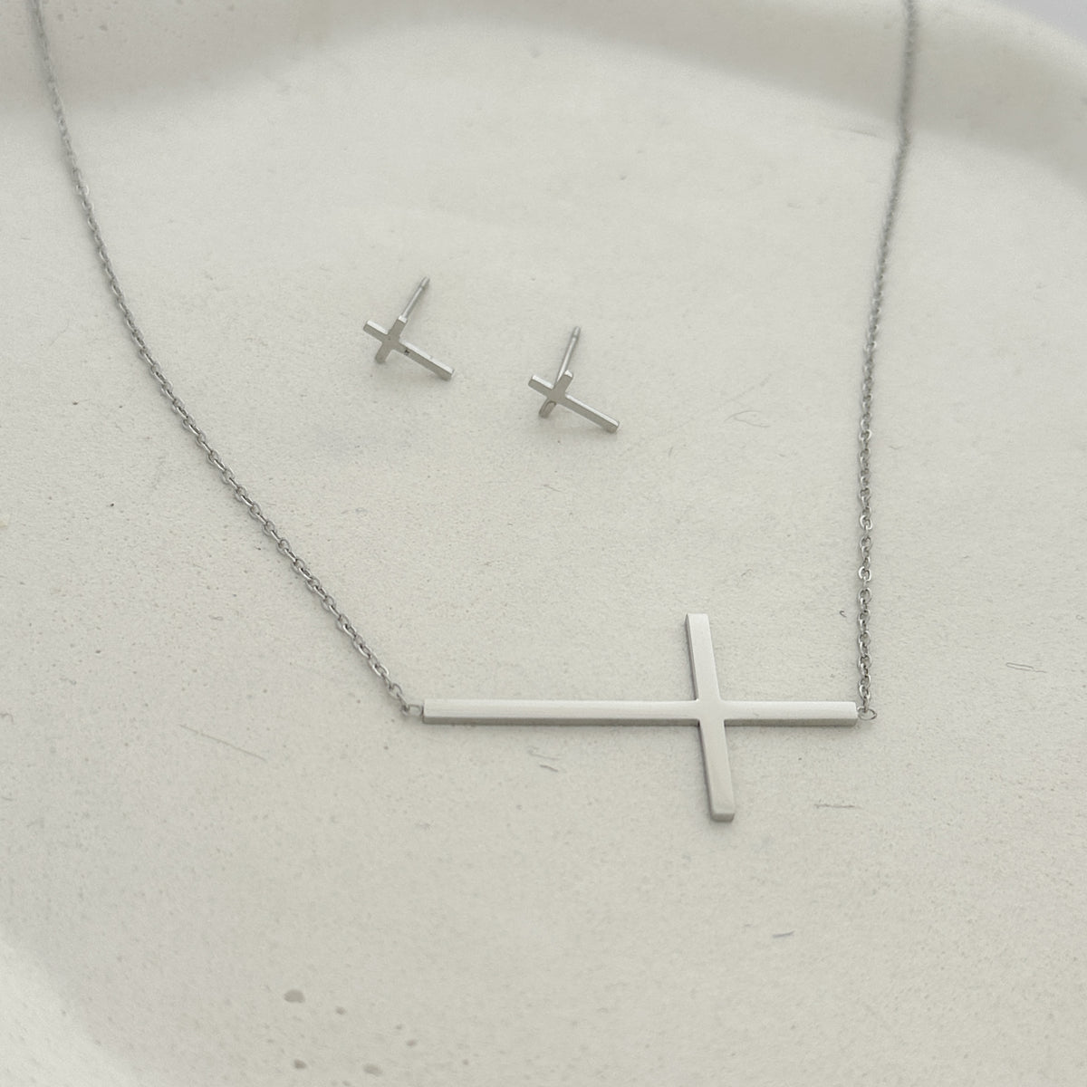 Conjunto cruz minimalista em aço