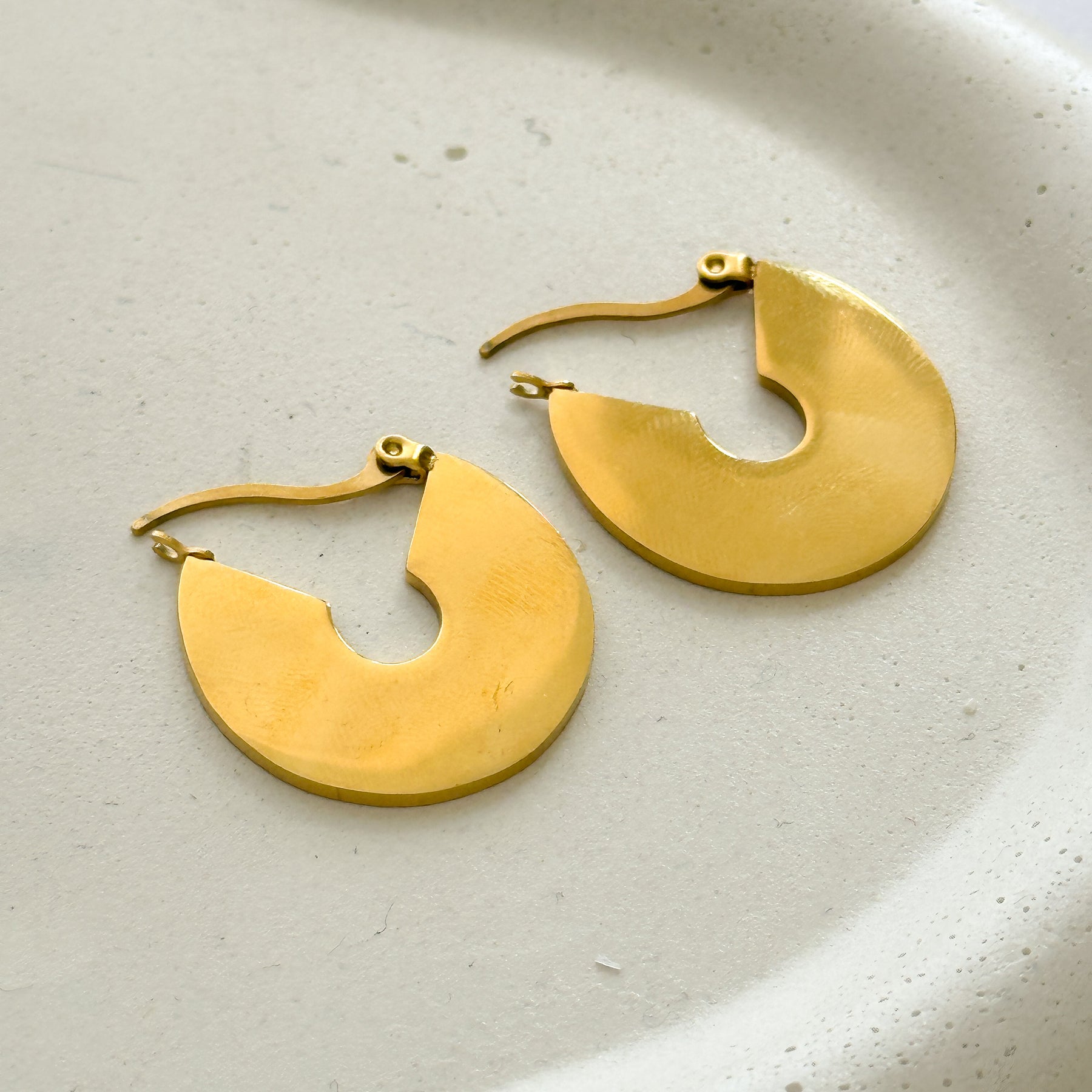 Brinco AÇO - argola lisa chapa dourada