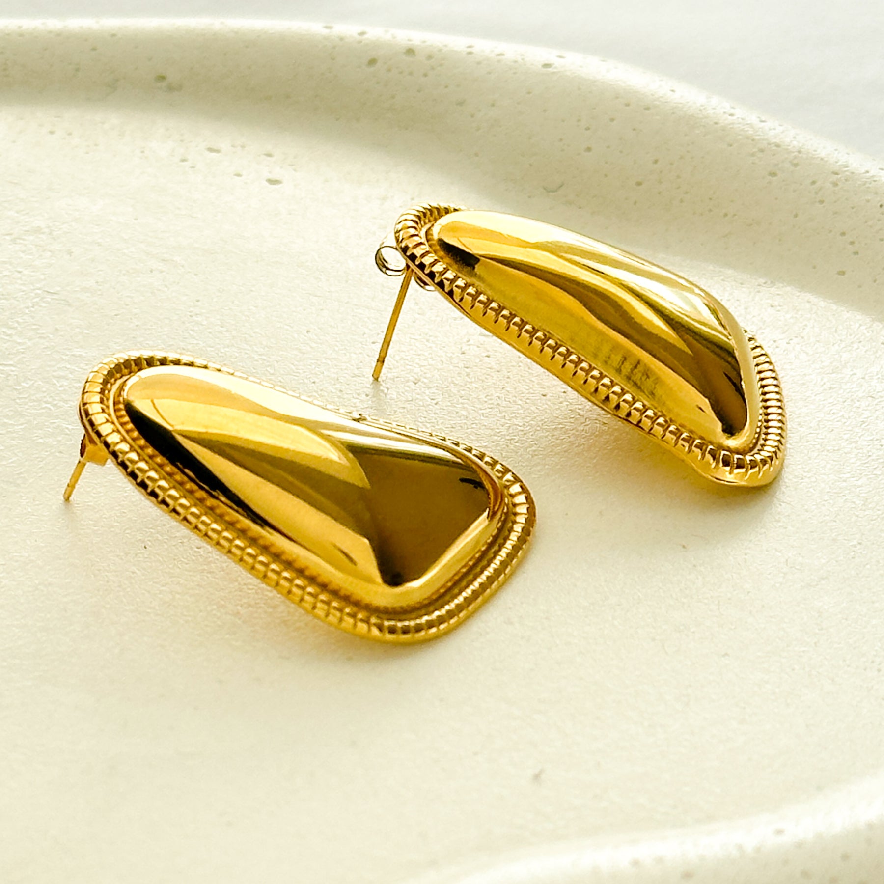 Brinco AÇO - trape dourado