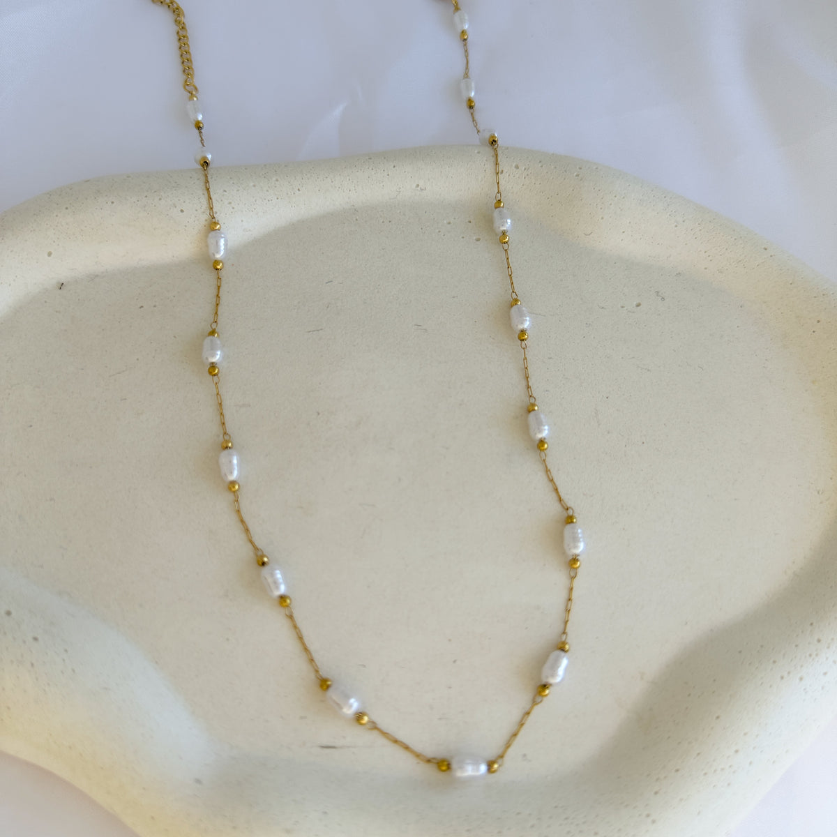 Colar mini pérola orgânica - aço