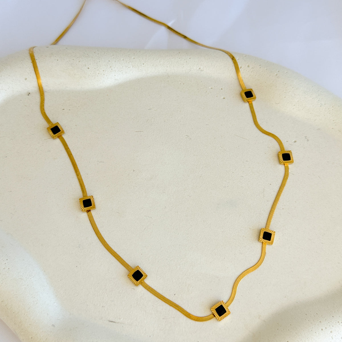 Colar pedra black - Aço