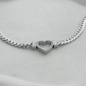 Colar em aço inoxidável com coração vazado
